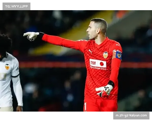 瓦伦西亚防线核心离队 年轻门将表现成后防关键因素